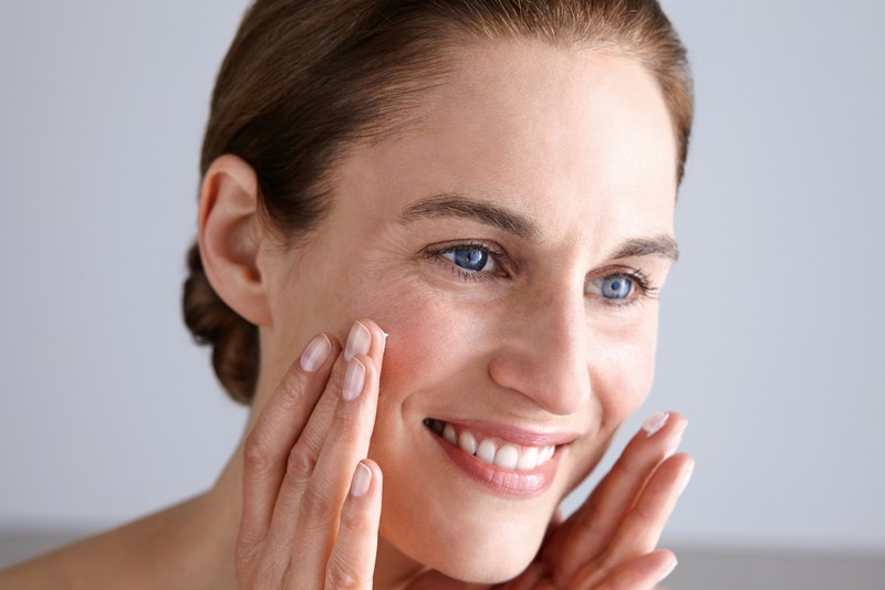 Eucerin® HYALURON-FILLER CC Cream brings color to the success ful Hyaluron-Filler formula for effective anti-aging day care